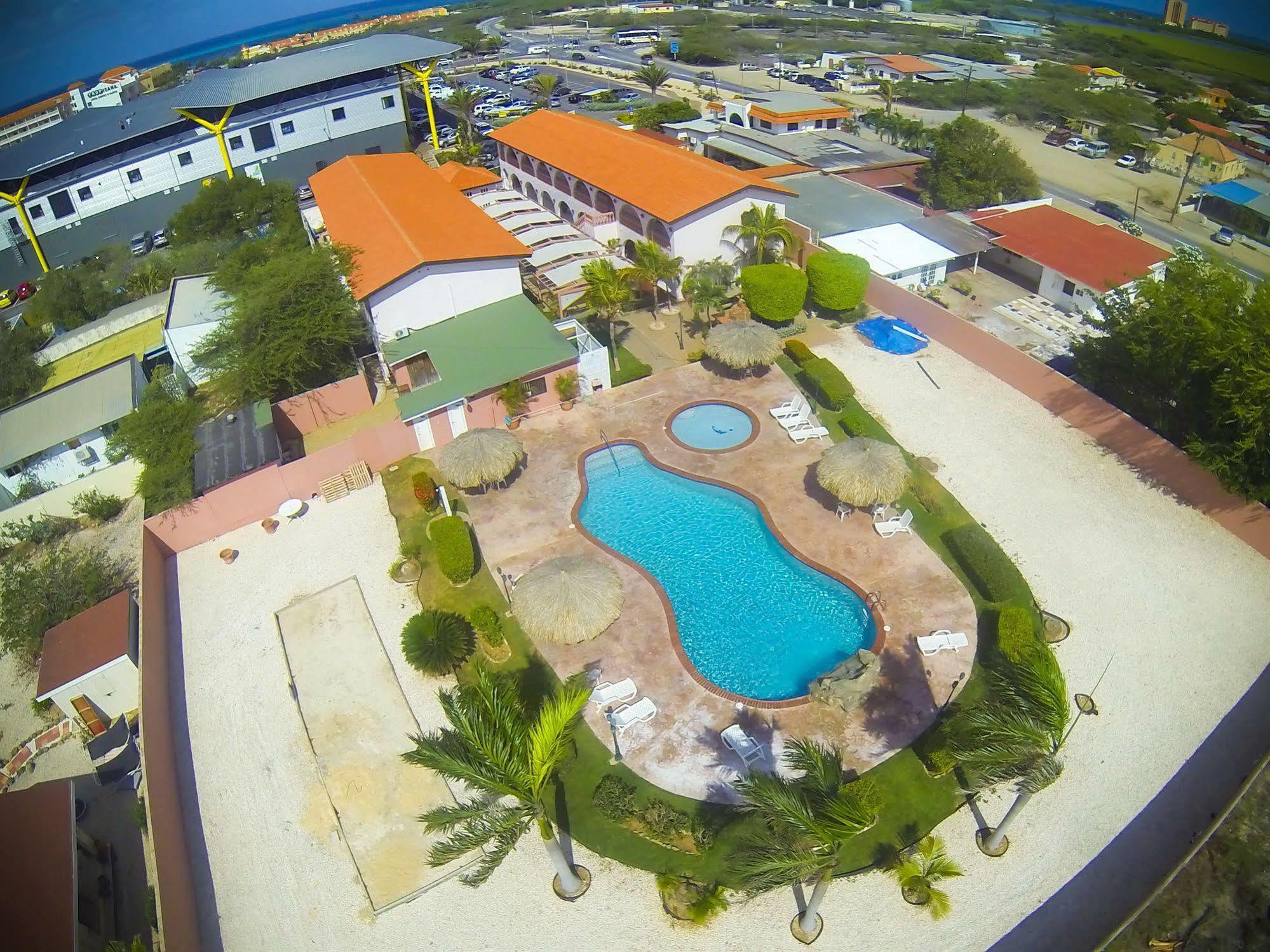 Sasaki Apartments Palm Beach Exterior photo